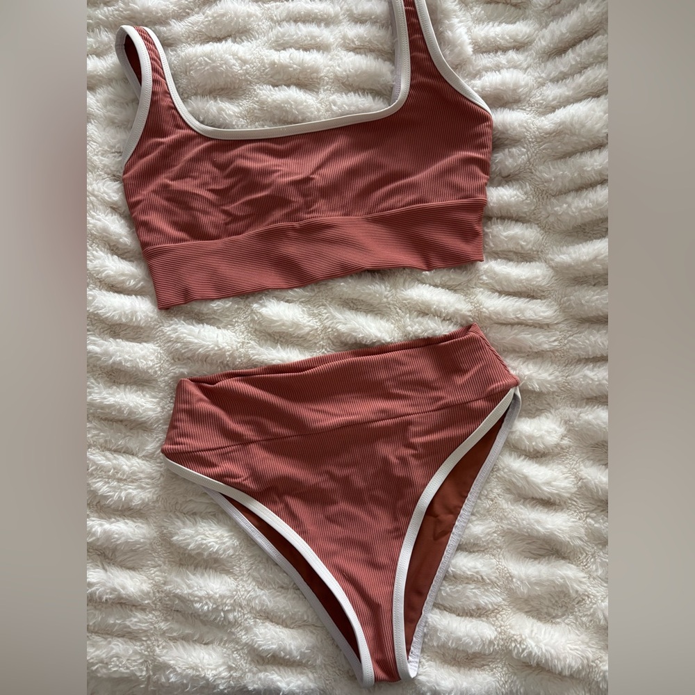 Lainsnow mauve two piece bathing suit M